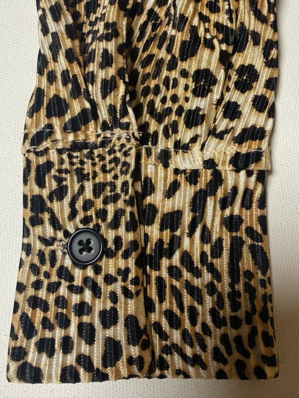 Leopard Print Pleated Button Down Tunic Blouse Small Animal Print workwear Chíc - Picture 10 of 11